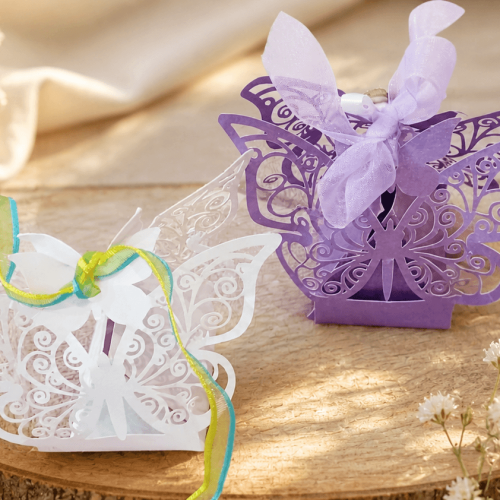 composizione elegante con farfalle decorative